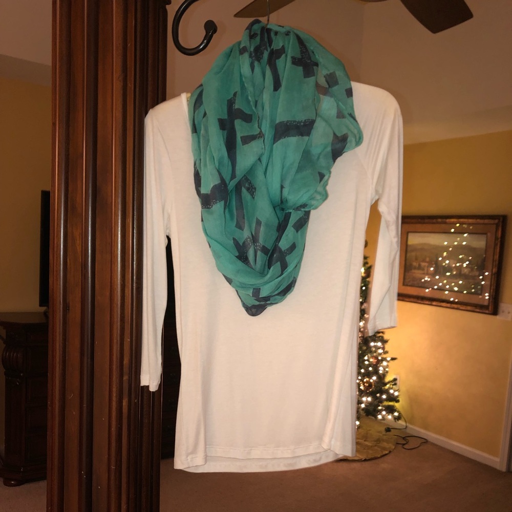 Infiniti Scarf EXCELLENT Condition